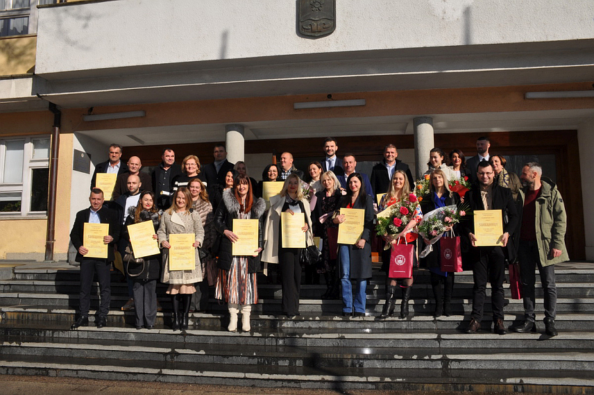 ПРИЈЕДОР, 25. ЈАНУАРА /СРНА/ - Градоначелник Приједора Слободан Јавор на пријему за директоре локалних основних и средњих школа, високошколских установа и Дјечијег вртића "Радост" поводом предстојеће школске славе - Светог Саве.