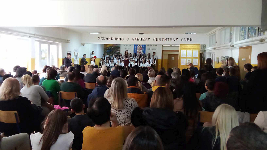 НОВИ ГРАД, 26. ЈАНУАРА /СРНА/ - У Основној школи "Свети Сава" у Новом Граду данас је пригодним програмом обиљежена школска слава Савиндан и Дан школе, а светосавске награде добила су 22 ученика.