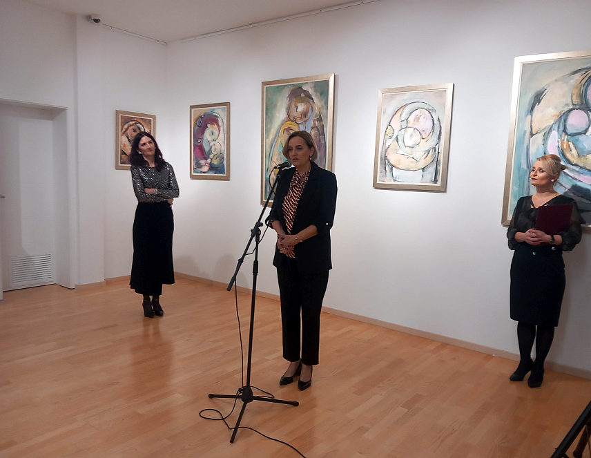 ТРЕБИЊЕ, 26. ЈАНУАРА /СРНА/ - У Културном центру Требиње вечерас је отворена изложба слика и колажа под називом "Умјетност наслућивања" академског сликара Нине Лојовић Милинић.