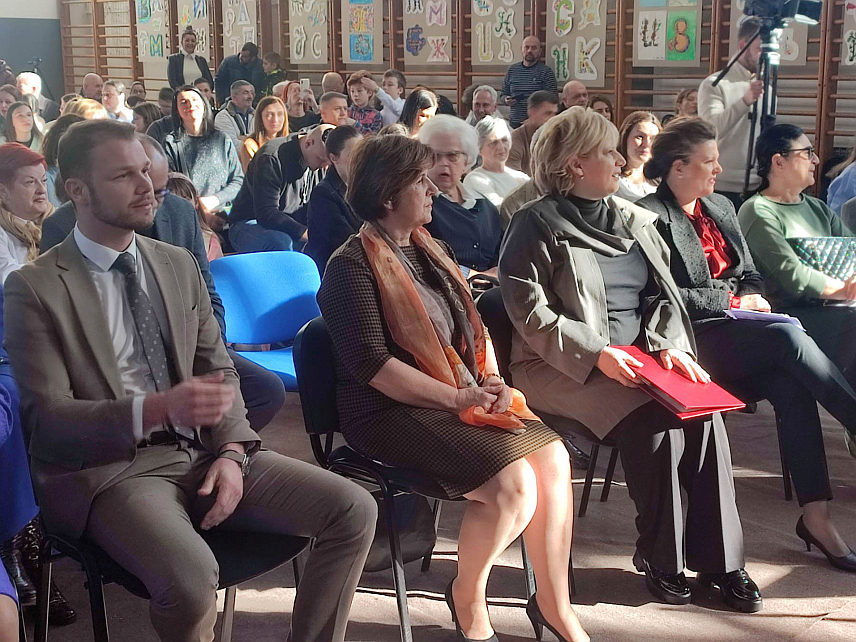 БАЊАЛУКА, 27. ЈАНУАРА /СРНА/ - Министар просвјете и културе Републике Српске Жељка Стојичић и градоначелник Бањалуке Драшко Станивуковић на прослави школске славе у Основној школи "Героги Стојков Раковски".