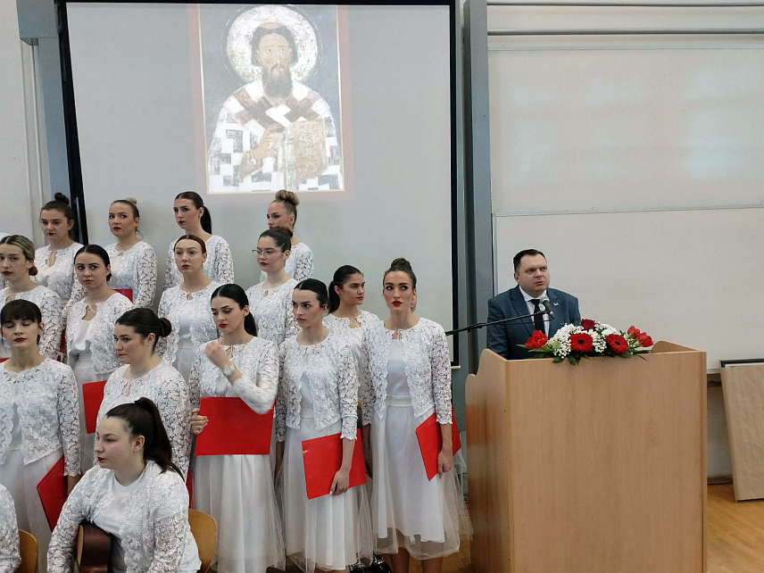 БИЈЕЉИНА, 27. ЈАНУАРА /СРНА/ - Министар за научнотехнолошки развој и високо образовање Републике Српске Жељко Будимир рекао је на Светосавском пријему у Центру за високо образовање у Бијељини да је Свети Сава искуство генерација и учитељ врлине у данашњем дехуманизованом свијету.