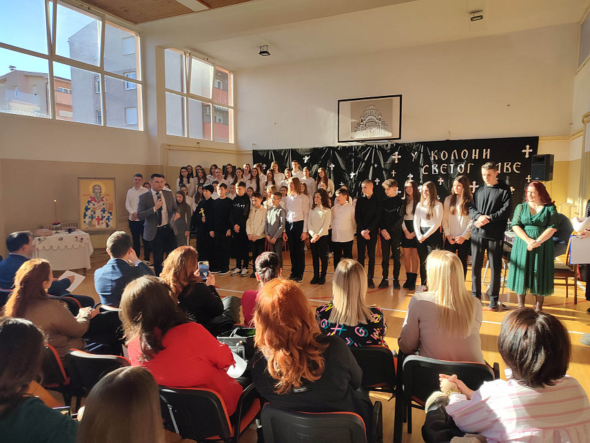 ГРАДИШКА, 27. ЈАНУАРА /СРНА/ - Министар трговине и туризма Републике Српске Денис Шулић присуствовао је Светосавској академији у Основној школи "Васа Чубриловић".