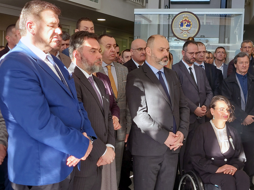 ВИШЕГРАД, 27. ЈАНУАРА /СРНА/ - Предузеће "Хидроелектране на Дрини" из Вишеграда препознатљиво је не само по спољнотрговинском промету електричне енергије, већ и по томе што обезбјеђују енергетску и финансијску стабилност општина Горњодринске регије, изјавио је министар спољне трговине и економских односа у Савјету министара Сташа Кошарац.