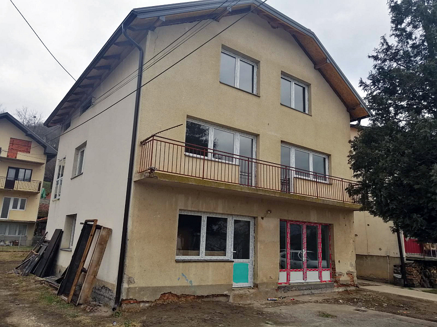СКЕЛАНИ, 28. ЈАНУАРА /СРНА/ - У Скеланима је у току санација и реконструкција парохијског дома, у којем ће бити урађена спомен-соба са уклесаним именима 306 цивила и припадника Војске Републике Српске из овог мјеста, страдалих у протеклом Одбрамбено-отаџбинском рату, изјавио је предсједник Српског културно-просвјетног друштва "Осат" Душко Мандић.