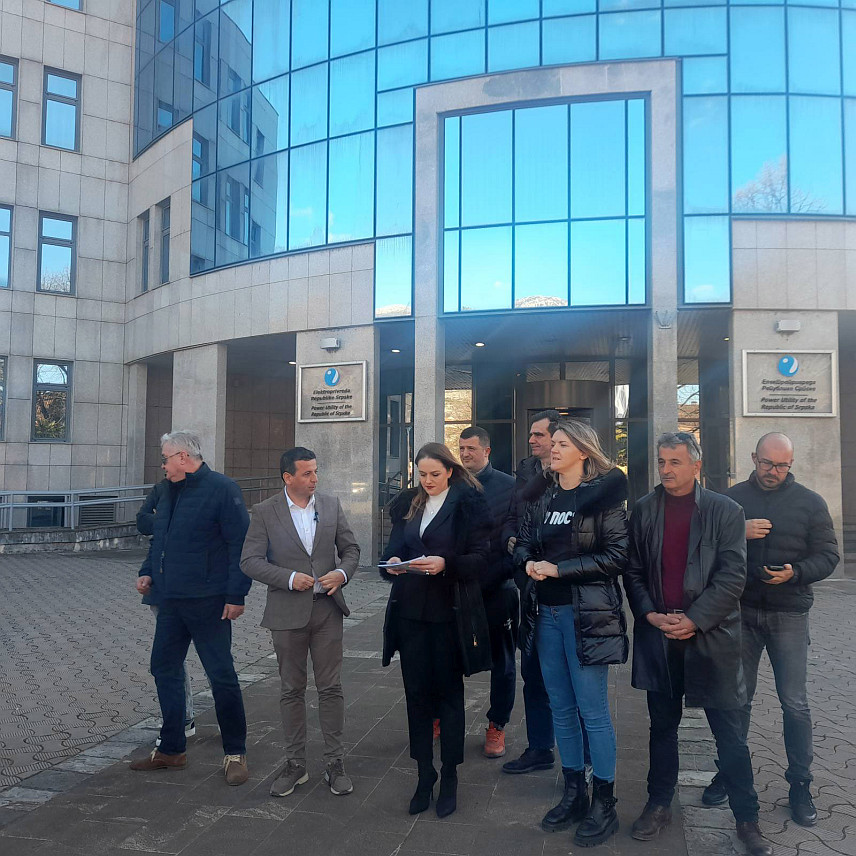 ТРЕБИЊЕ, 28. ЈАНУАРА /СРНА/ - Предсједник Градског одбора СДС-а у Tребињу Милица Радовановић, предсједник Листе за правду и ред Небојша Вукановић и предсједник Градског одбора ПДП-а Љубиша Крунић на конференцији за новинаре.