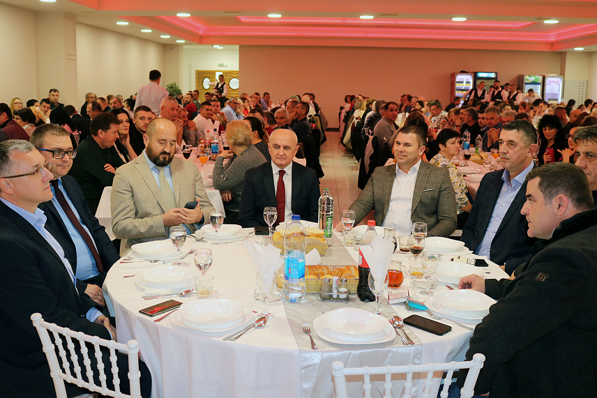 ДЕРВЕНТА, 28. ЈАНУАРА /СРНА/ - Лидер Социјалистичке партије Петар Ђокић рекао је да су социјалисти обиљежили развој Дервенте и да је политика ове партије усмјерена на стварање што бољих услова за живот и свеопшти напредак.