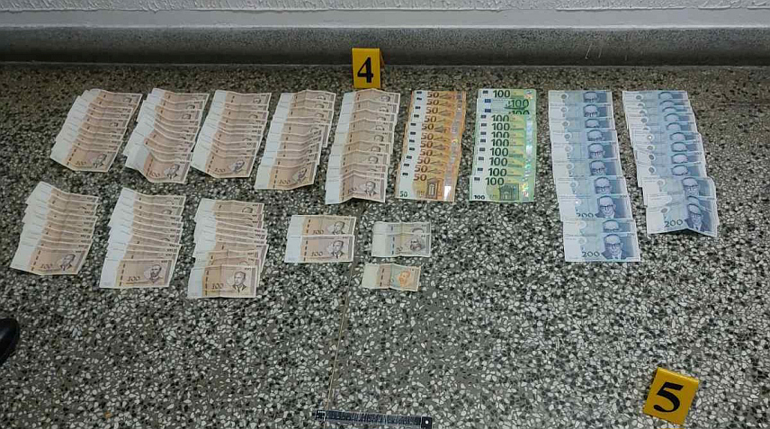 ПРИЈЕДОР, 29. ЈАНУАРА /СРНА/ - Мушкарац из Козарске Дубице чији су иницијали Ј.К. ухапшен је због сумње да је давањем новца на зајам лицима из те општине и наплаћивањем камата на позајмљени износ прибављао противправну имовинску корист, саопштено је данас из Полицијске управе Приједор - одузет новац.