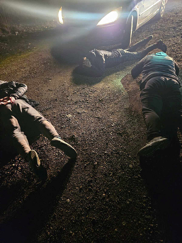 БАЊАЛУКА, 29. ЈАНУАРА /СРНА/ - На више локација у Републици Српској у току су полицијски претреси, а ухапшено је петоро осумњичених за 12 тешких крађа на територији Српске.