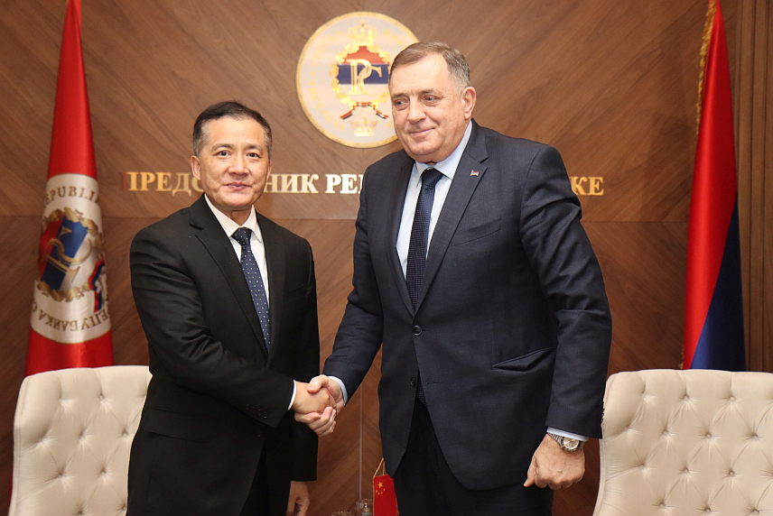 БАЊАЛУКА, 29. ЈАНУАРА /СРНА/ - Предсједник Републике Српске Милорад Додик у Бањалуци у опроштајну посјету примио амбасадора Кине у БиХ Ђи Пинга./фото Борислав Здриња/