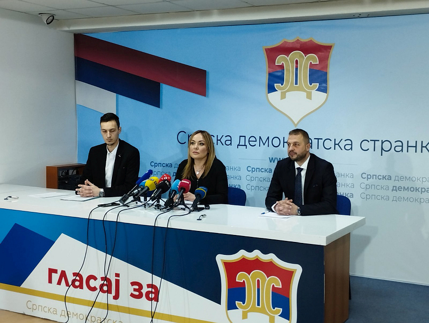 БАЊАЛУКА, 29.ЈАНУАРА /СРНА/ - Потпредсједник СДС-а Маја Драгојевић Стојић, потпредсједник СДС-а Желимир Нешковић и представник СДС-овог Одбора за здравство Александар Миличевић.