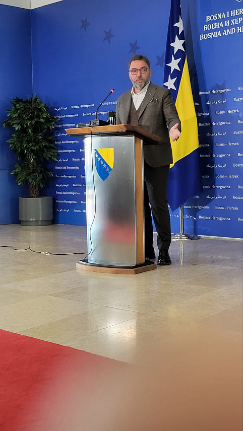 САРАЈЕВО, 29. ЈАНУАРА /СРНА/ - Члан Главног одбора и Предсједништва СНСД-а Сташа Кошарац на конференцији за новинаре.