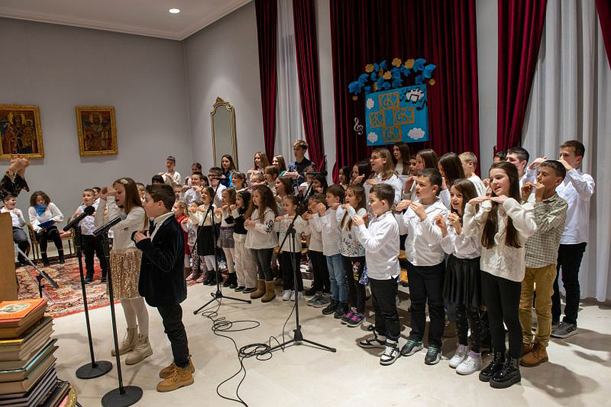 МОСTАР, 29. ЈАНУАРА /СРНА/ - У Владичанском двору у Мостару синоћ је одржана традиционална Светосавска академија, посвећена првом српском архиепископу, светитељу и просветитељу, утемељивачу српске цркве, школе и државе - Светом Сави.