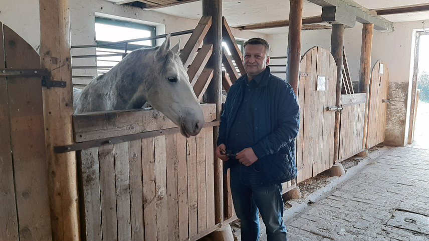 ПРЊАВОР, 2. ЈАНУАРА /СРНА/ - Ергела "Вучијак" смјештена у Прњавору у непосредној близини ауто-пута "9. јануар" и пословне зоне Вијака под својим окриљем чува чистокрвне липицанере, прави драгуљ нематеријалне баштине који добијају најбоље оцјене стручњака.