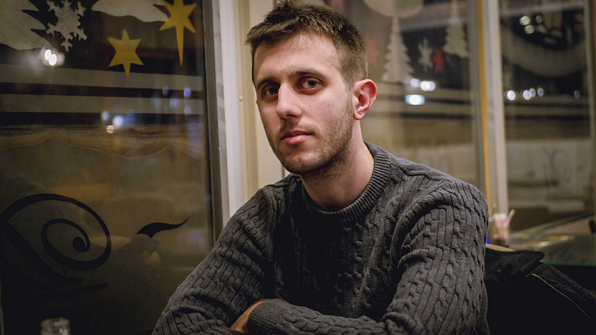 БРАТУНАЦ, 30. ЈАНУАРА /СРНА/ - Двадесетпетогодишњи Братунчанин Данило Томић завршио је редовно Електротехнички факултет у Београду и уписао мастер студије на истом факултету опредјељујући се за рад на аудио и видео комуникацијама у оквиру телекомуникација и информационих технологија.