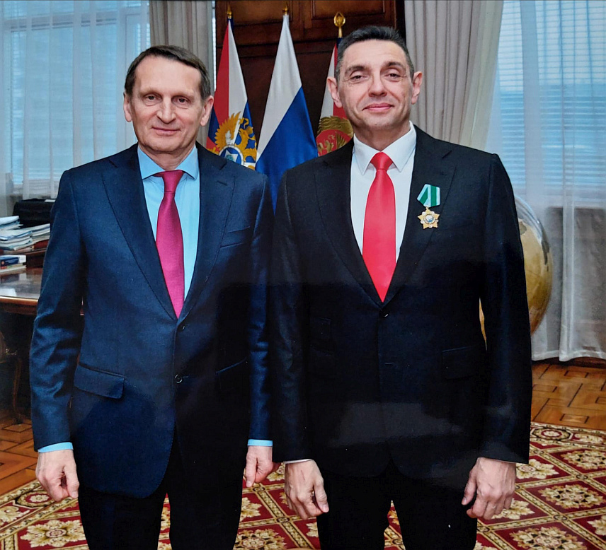 МОСКВА, 30. ЈАНУАРА /СРНА/ - Изасланик предсједника Руске Федерације, директор Спољне обавјештајне службе /СВР/ Сергеј Наришкин свечано је у Москви уручио доскорашњем директору Безбедносно-информативне агенције Александру Вулину Орден "Пријатељства", којим га је одликовао руски предсједник Владимир Путин.