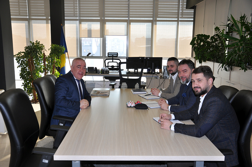 ИСТОЧНО САРАЈЕВО, 30. ЈАНУАРА /СРНА/ - Директор Агенције за истраге и заштиту /СИПА/ Дарко Ћулум разговарао је данас у Источном Сарајеву са замјеником предсједавајуће Савјета министара Сташом Кошарцем о организацији, надлежностима и приоритетима рада ове агенције.