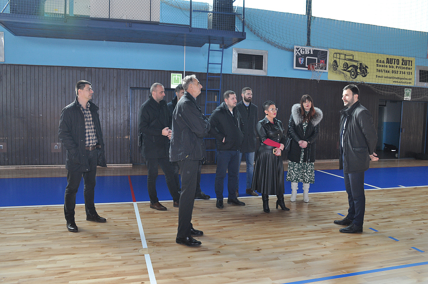 ПРИЈЕДОР, 30. ЈАНУАРА /СРНА/ - Градоначелник Приједора Слободан Јавор - обилазак Спортске дворане "Младост".