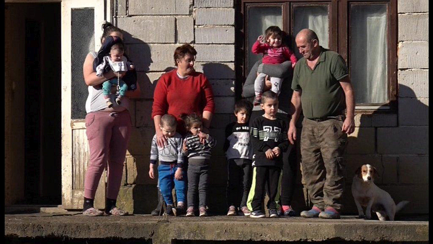 КОЗАРСКА ДУБИЦА, 30. ЈАНУАРА /СРНА/ - Борачка организација општине Козарска Дубица покренула је акцију прикупљања средстава ради стамбеног збрињавања вишечлане породице Зорана Штековића, незапосленог ратног војног инвалида и борца Војске Републике Српске прве категорије из Шеварлија.