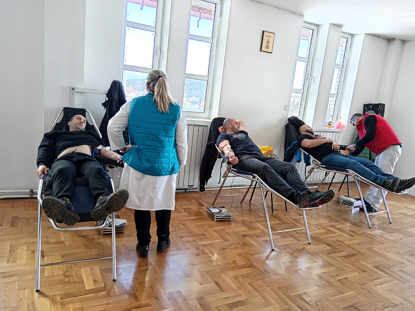 СОКОЛАЦ, 30. ЈАНУАРА /СРНА/ - На Сокоцу је данас у добровољној акцији прикупљено 30 јединица крви, које ће много олакшати рад Службе трансфузије у Болници "Србија" и употпунити резерве.