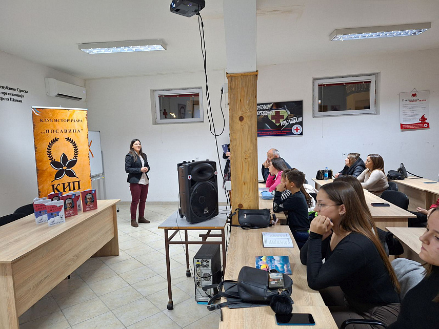 ШАМАЦ, 30. ЈАНУАРА /СРНА/ - Хуманитарна пројекција филма "Гора Преображења", режисера Хаџи Александра Ђуровића, одржана је вечерас у Шамцу, а комплетан прикупљени добровољни прилог намијењен је за дјецу из Ораховца, са Косова и Метохије.