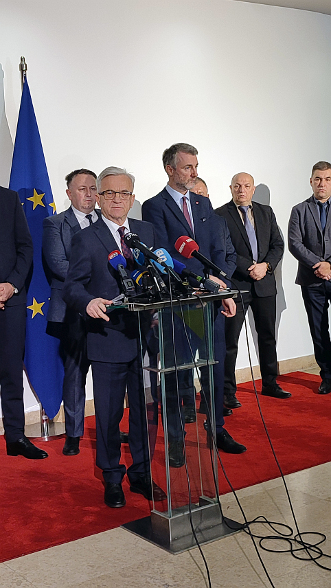 САРАЈЕВО, 31. ЈАНУАРА /СРНА/ - Министар саобраћаја и веза Републике Српске Недељко Чубриловић рекао је данас да је добро што постоји сагласност свих релевантних институција да се покрене пројекат реконструкције пруге Добој-Тузла-Зворник, који је изузетно важан за привреду у БиХ.