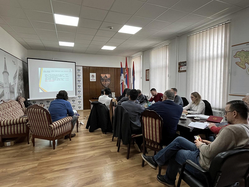 КОЗАРСКА ДУБИЦА, 31. ЈАНУАРА /СРНА/ - Идејни пројекат брзог пута Приједор-Козарска Дубица-Доња Градина дужине око 35 километара представљен је данас у Козарској Дубици.