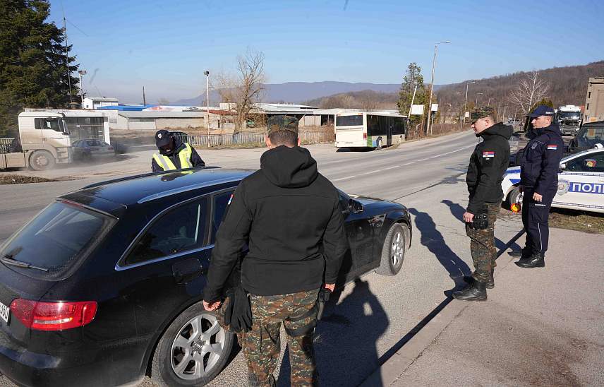 БЕОГРАД, 31. ЈАНУАРА /СРНА/ - Припадници Министарства унутрашњих послова Србије спроводиће контроле и предузимати мјере на подручју Малог Зворника, Љубовије, Лознице и Бање Ковиљаче све док се канали кријумчарења људи и илегалних миграција не пресијеку, саопштено је из Министарства унутрашњих послова Србије.