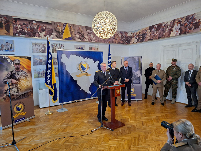 САРАЈЕВО, 31. ЈАНУАРА /СРНА/ - Новоименовани начелник Заједничког штаба Оружаних снага БиХ генерал Гојко Кнежевић на конференцији за новинаре.