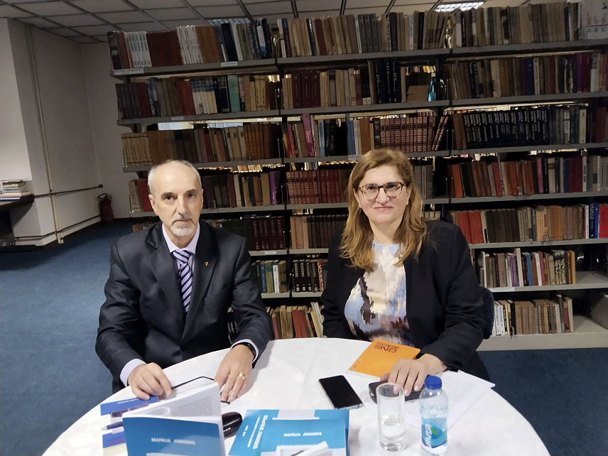 ВЛАСЕНИЦА, 31. ЈАНУАРА /СРНА/ - У Народној библиотеци у Власеници вечерас је промовисана књига "Благоје Јововић српски херој у вучјој јазбини", чији је аутор Марија Јововић, Благојева кћерка, која живи и ради у Аргентини.