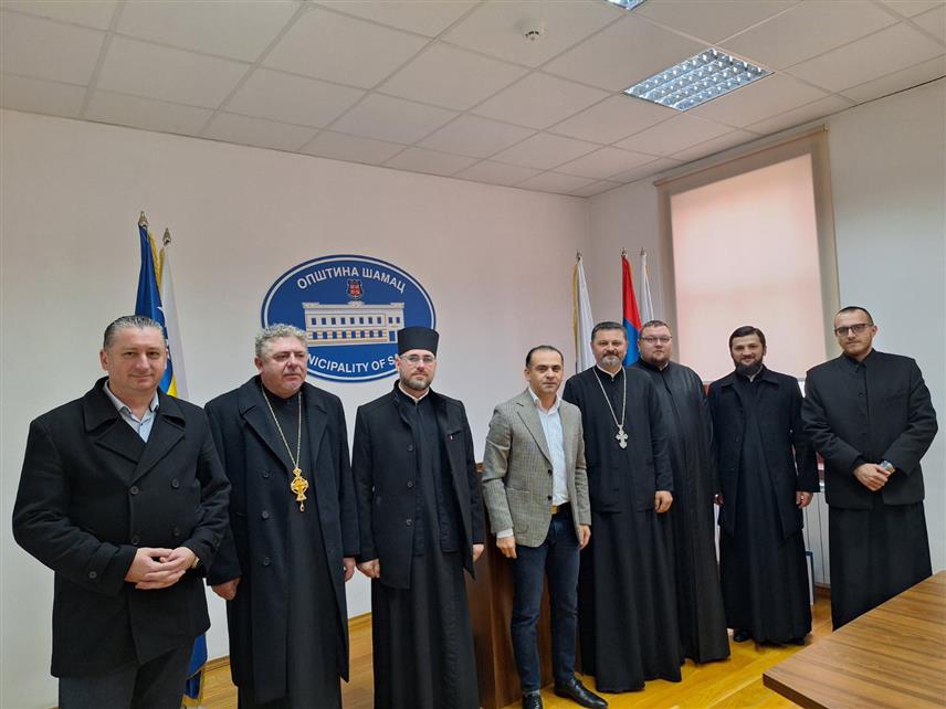 ШАМАЦ, 3. ЈАНУАРА /СРНА/ - Сарадња између општине Шамац и вјерских заједница веома је добра, на обострано задовољство, поручено је са данашњег пријема за представнике вјерских заједница које је поводом празника организовао начелник општине Ђорђе Милићевић.