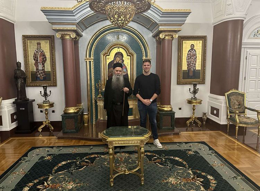 БИЈЕЉИНА, 3. ЈАНУАРА /СРНА/ - Његово преосвештенство епископ зворничко-тузлански Фотије примио је данас у Епархији у Бијељини Николу Лакића, бившег ученика Техничке школе "Михајло Пупин" из Бијељине, који је примљен на један од најпрестижнијих факултета на свијету - славни Оксфорд.