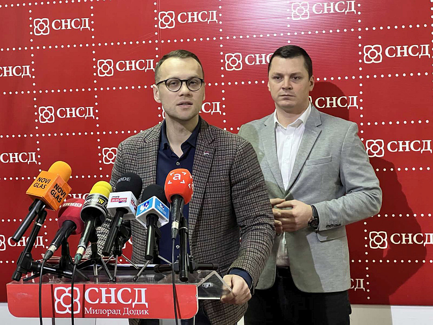 БИЈЕЉИНА, 4. ЈАНУАРА /СРНА/ - Секретар Градског одбора СНСД-а Бијељина Бојан Савић на конференцији за новинаре.