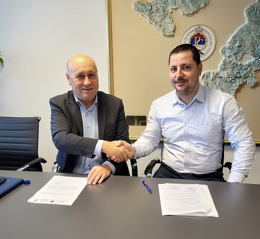 ПРИЈЕДОР, 4. ЈАНУАРА /СРНА/ - Уговор о суфинансирању пројеката инфраструктуре на подручју града Приједора између Републичког секретаријата за расељена лица и миграције и града Приједора потписан је данас у Бањалуци, саопштено је из Градске управе.