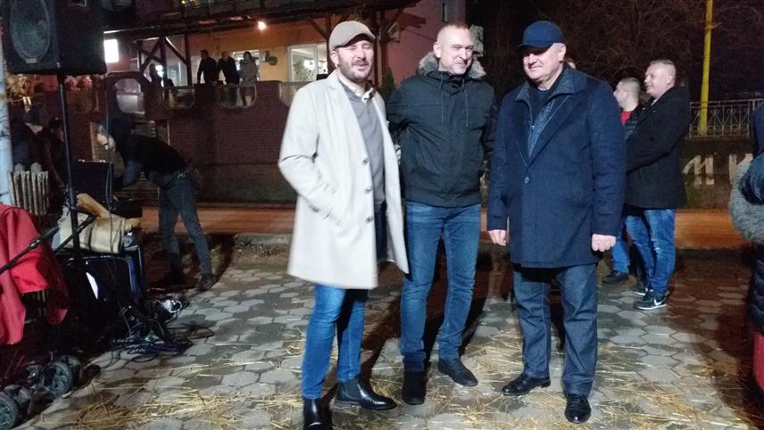 МИЛИЋИ, 4. ЈАНУАРА /СРНА/ - Предсједник Владе Републике Српске Радован Вишковић у Милићима посјетио "Божићно село".
