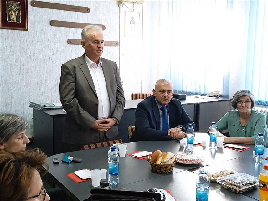 СРБАЦ, 5. ЈАНУАРА /СРНА/ - У згради општине Србац данас је одржан традиционални новогодишњи пријем за 49 пензионисаних радника који су радни вијек провели у органима локалне управе.