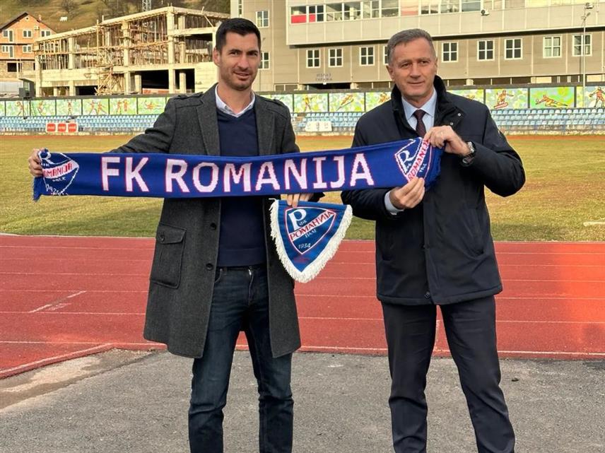 ПАЛЕ, 5. ЈАНУАРА /СРНА/ - Паљанин Александар Косорић вратио се након 21 годину успјешне фудбалске каријере у Фудбалски клуб /ФК/ "Романија" на Палама, а у просторијама клуба данас је свечано дочекан као велико појачање.