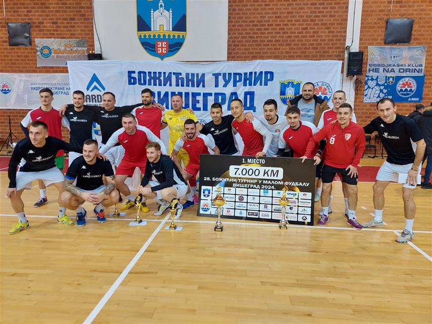 ВИШЕГРАД, 5. ЈАНУАРА /СРНА/ - Екипа "Е спорт" из Источног Сарајева побједник је 28. Божићног турнира у малом фудбалу у Вишеграду.