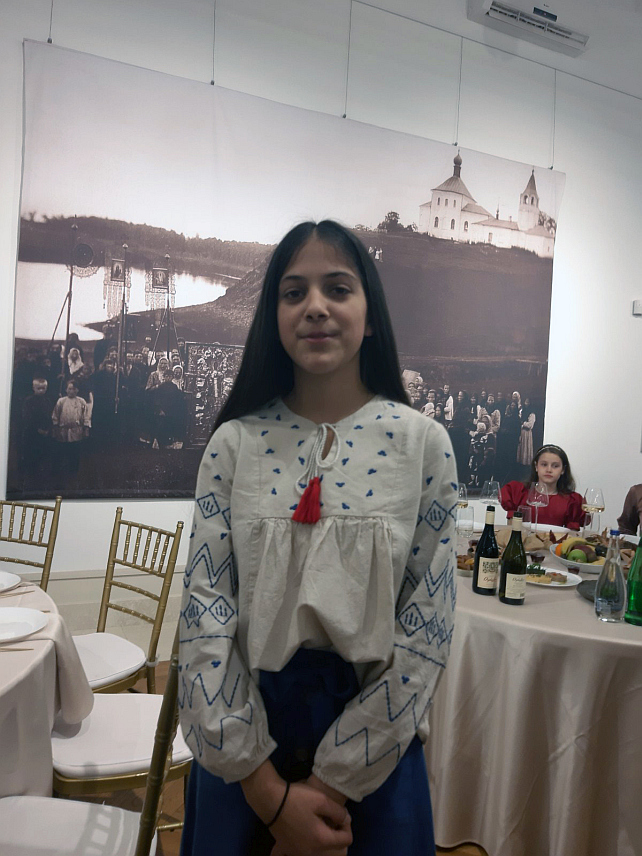 БЕОГРАД, 7. ЈАНУАРА /СРНА/ - Дјевојчица из Ораховца са Косова и Метохије Павлина Радовановић, која пјева српске традиционалне, косовске и патриотске пјесме, изјавила је Срни да Срби из Републике Српске разумију муке Срба на Косову и Метохији, јер су их и сами прошли.