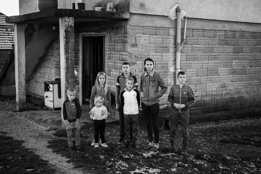 	БАЊАЛУКА, 8. ЈАНУАРА /СРНА/ - Хуманитарна организација "Срби за Србе" покренула је акцију прикупљања помоћи за осмочлану породицу Радивојевић из Трњана код Добоја, с циљем да реновирањем и опремањем куће олакшају живот вриједним родитељима Гордани и Станку.