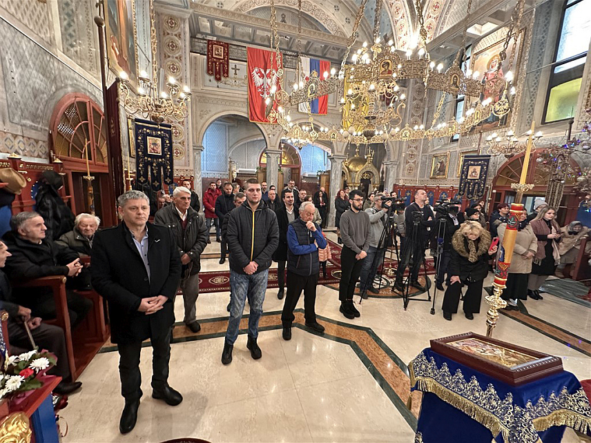 БИЈЕЉИНА, 8. ЈАНУАРА /СРНА/ - Његово преосвештенство епископ зворничко-тузлански Фотије служио је другог дана Божића у Саборном храму у Тузли.