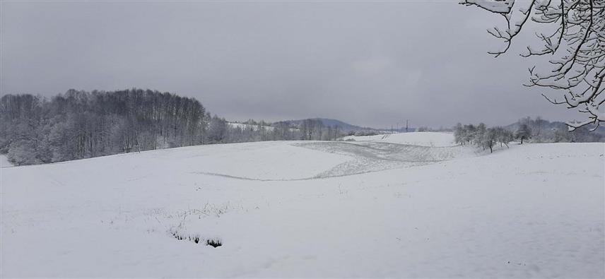 КРУПА НА УНИ, 8. ЈАНУАРА /СРНА/ - На подручју општине Крупа на Уни висина сњежног покривача је око шест центиметара и за сада нема проблема у саобраћају.