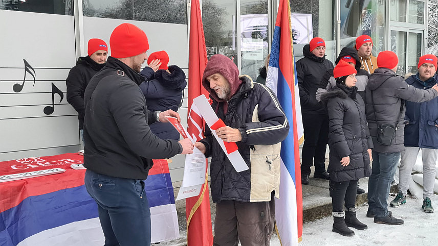 ДОБОЈ, 9. ЈАНУАРА /СРНА/ - Млади социјалдемократи /МСД/ из Добоја данас су поручили да се 9. јануар, Дан Републике Српске прославља из љубави, а не из ината, као и да је Српска трајна категорија.