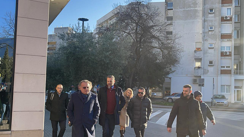 МОСTАР, 9. ЈАНУАРА /СРНА/ - Предсједник Народа и правде Елмедин Конаковић, предсједник Наше странке Един Форто, предсједник СДП-а Нермин Никшић.