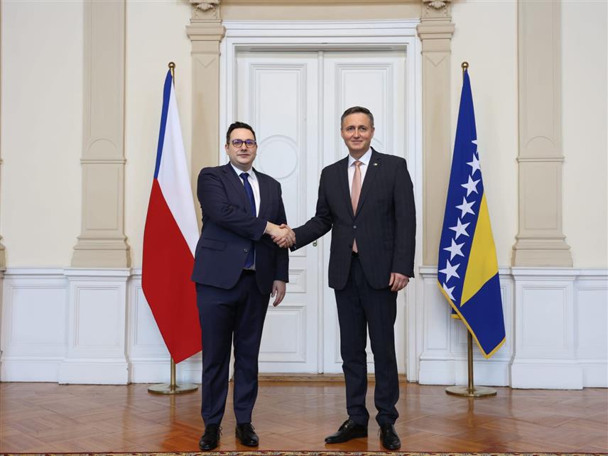 САРАЈЕВО, 10. ОКТОБРА /СРНА/ - Предсједавајући Предсједништва БиХ Денис Бећировић и министар иностраних послова Чешке Јан Липавски састали су се данас у Сарајеву.	