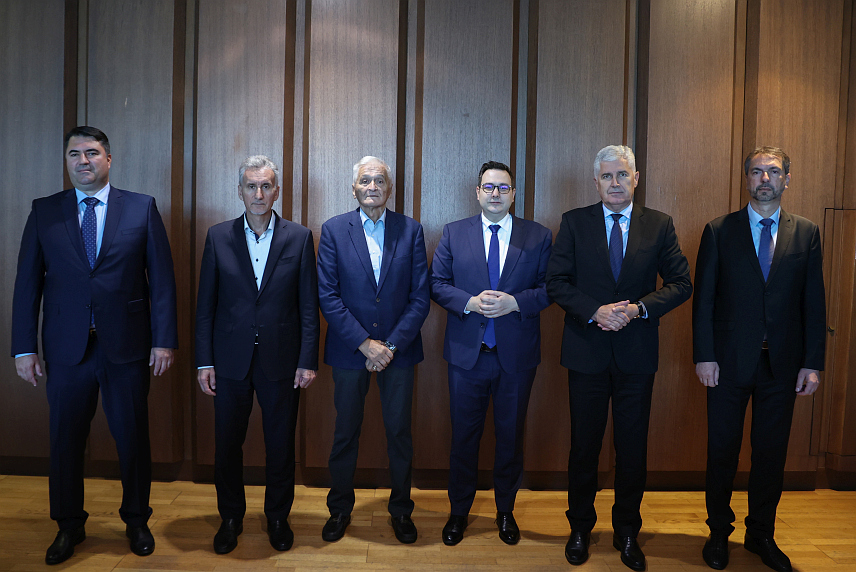 САРАЈЕВО, 10. ОКТОБРА /СРНА/ - Министар иностраних послова Чешке Јан Липавски током састанка са члановима Заједничког колегијума оба дома Парламентарне скупштине БиХ у Сарајеву.