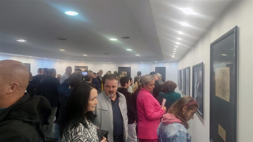 БИЛЕЋА, 10. ОКТОБРА /СРНА/ - Изложба посвећена једној од најзначајнијих и најстаријих вајарки, керамичарки и сликарки Рајки Мерћеп, рођеној у Билећи прије 120 година, отворена је вечерас у истоименој умјетничкој галерији у билећком Дому културе.