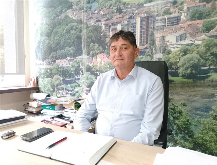 НОВИ ГРАД, 10. ОКТОБРА /СРНА/ - Начелник општине Нови Град Мирослав Дрљача, који је на локалним изборима као кандидат СНСД-а освојио највише гласова, најавио је усвајање ребаланса локалног буџета и реализацију нових пројеката, додајући да очекује ефикаснији рад Скупштине општине, гдје ће бити 21 одборник власти.