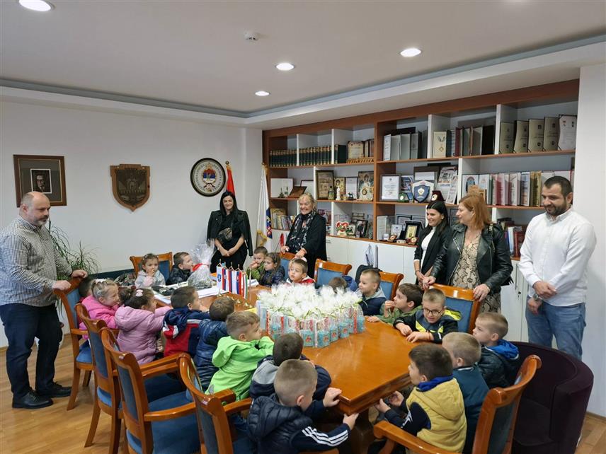 ВИШЕГРАД, 11. ОКТОБРА/СРНА/ - Начелник општине Вишеград Младен Ђуревић рекао је да је приоритет проширивање капацитети вртића како не би било дјеце на чекању.
