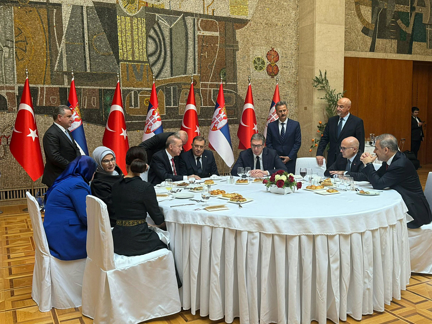 БЕОГРАД, 11. ОКТОБРА /СРНА/ - Предсједник Републике Српске Милорад Додик разговарао је данас у Београду са предсједником Турске Реџепом Тајипом Ердоганом и Србије Александом Вучићем о међусобној сарадњи, која је изузетна.