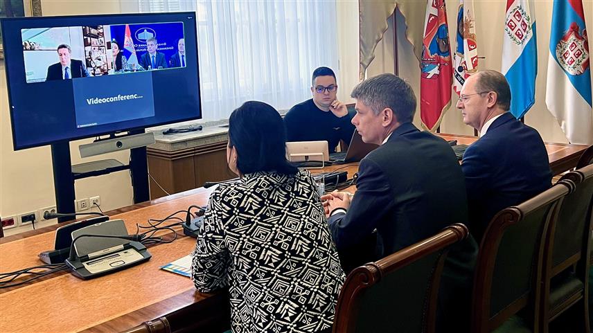 БЕОГРАД, 11. ОКТОБРА /СРНА/ - Директор Канцеларије за јавну и културну дипломатију Србије Арно Гујон и директор и оснивач реномиране италијанске агенције Италпрес Гаспар Борселино разговарали су данас путем видео-позива о моделима сарадње и могућностима преношења информација о Србији медијима у Италији и иностранству.	